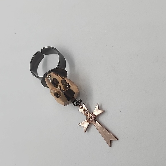 GASOLINE GLAMOUR SWAROVSKI CRYSTAL SKULL CHARM RING - Picture 4 of 7